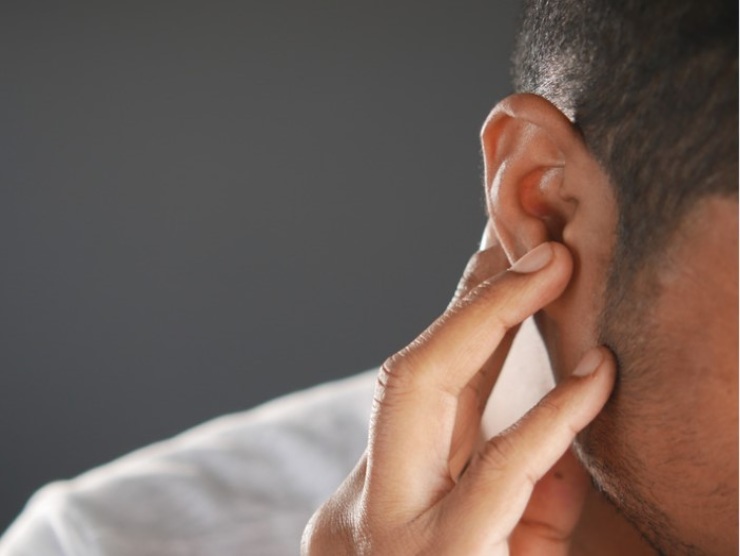Fischio orecchio sintomi e come agire